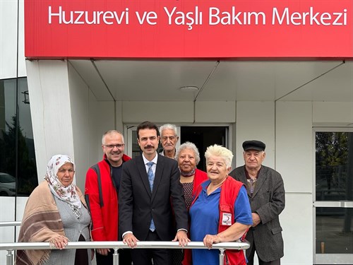 Sayın Kaymakamımız Ali Açıkgöz Kızılay Huzurevi ve Yaşlı Bakım Merkezini ziyaret etti.